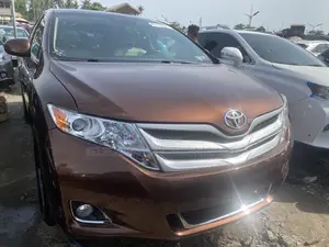 Toyota Venza AWD 2011 Gold