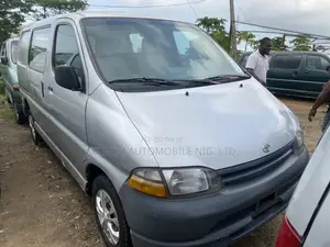 Toyota HiAce 2005 Silver