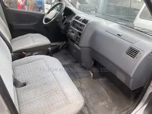 Toyota HiAce 2005 Silver