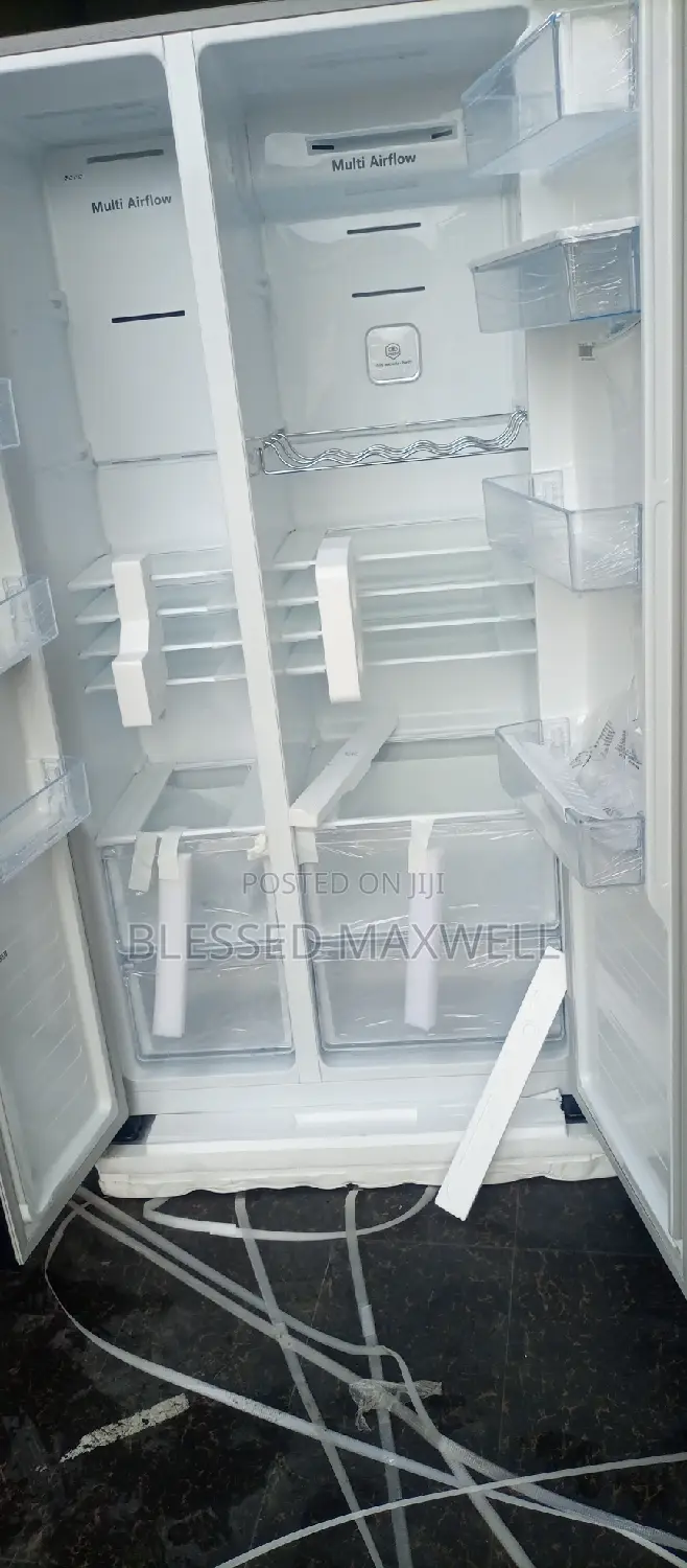 (REF 67WSBG) Hisense Side by the Refrigerator