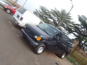 Photo - Ford E350 2005 Black