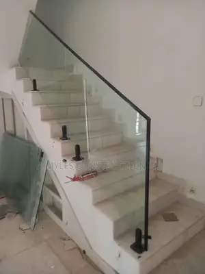 Estate Stircas Glass Rail