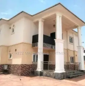 4bdrm Duplex in Inside A Gated for sale