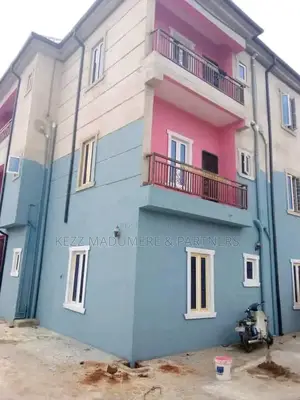 6bdrm Block of Flats in Ihiagwa , Owerri for sale