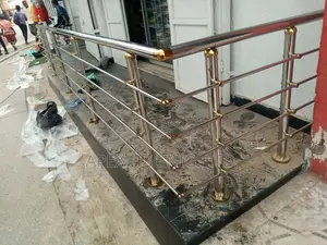 Cap Gold/Silver Pipes Baluster