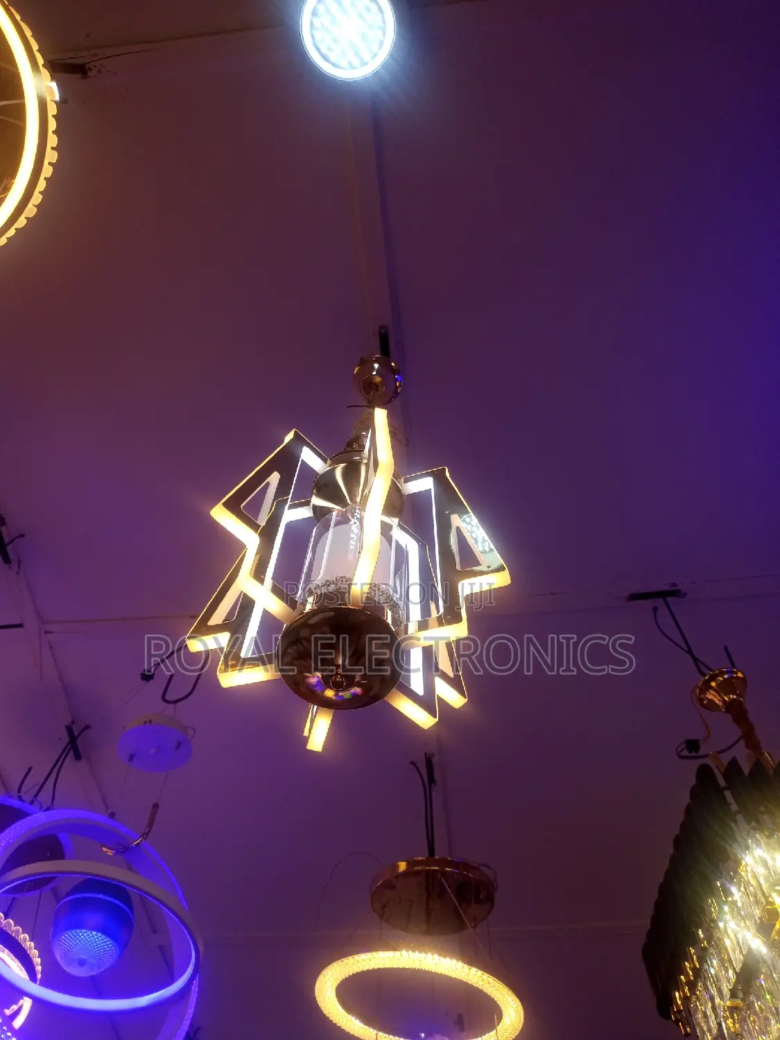 World Class Exclusive Ceiling Chandelier Light