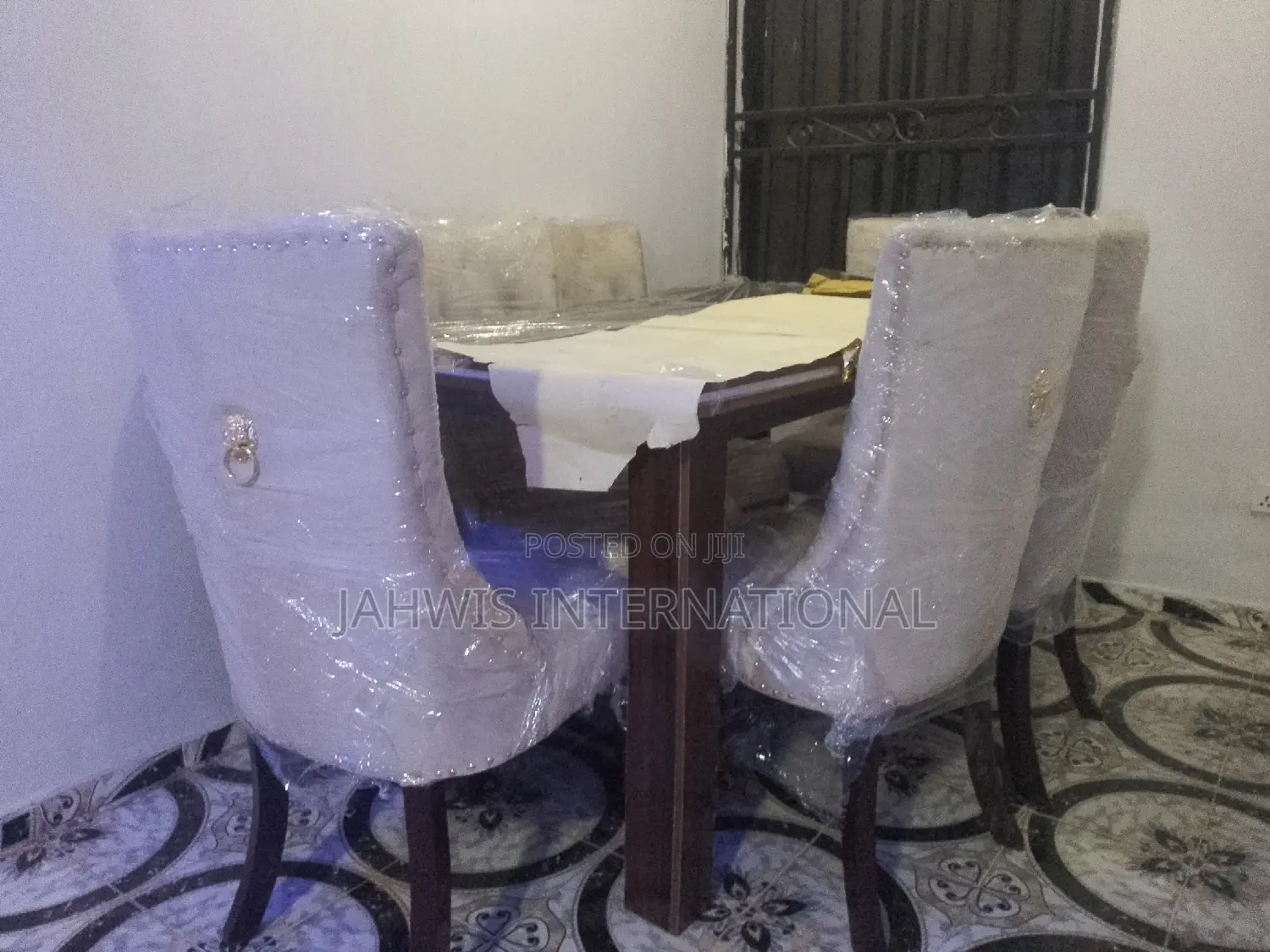 High Class 6 Seaters Dinning Set