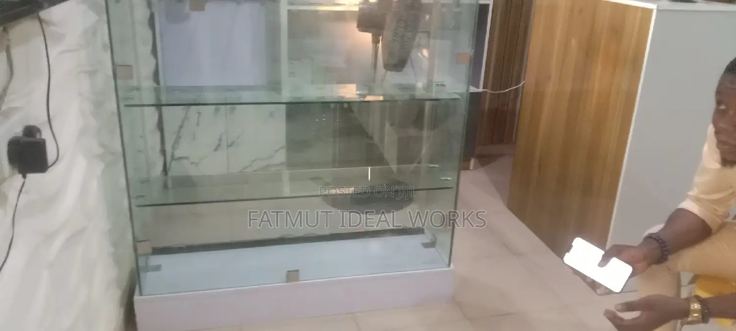Frameless Display Shelf
