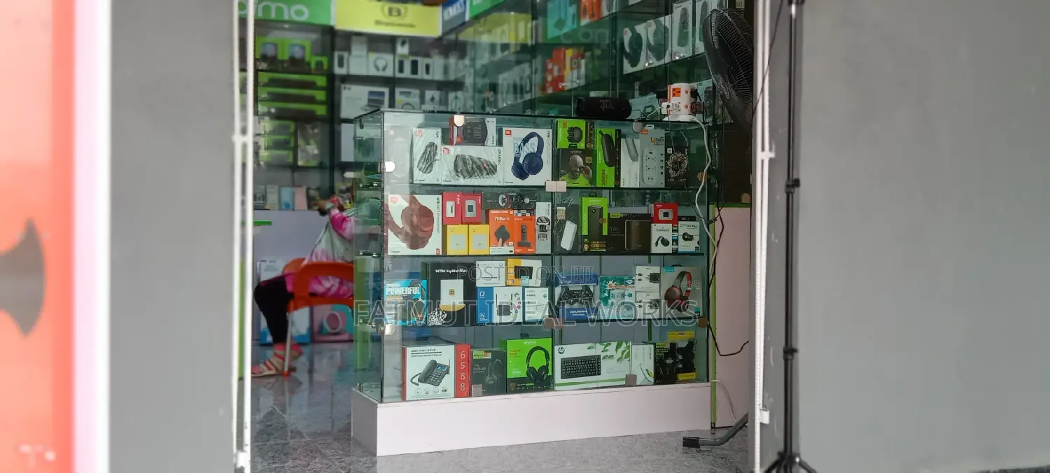 Frameless Display Shelf