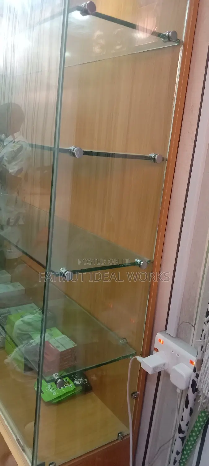 Frameless Display Shelf