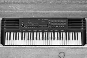 Yamaha Music Keyboard PSR E273