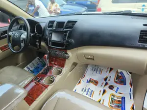 Toyota Highlander Limited 2012 White