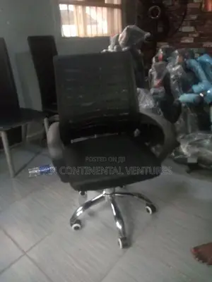 Durable Victory Swivel Chair