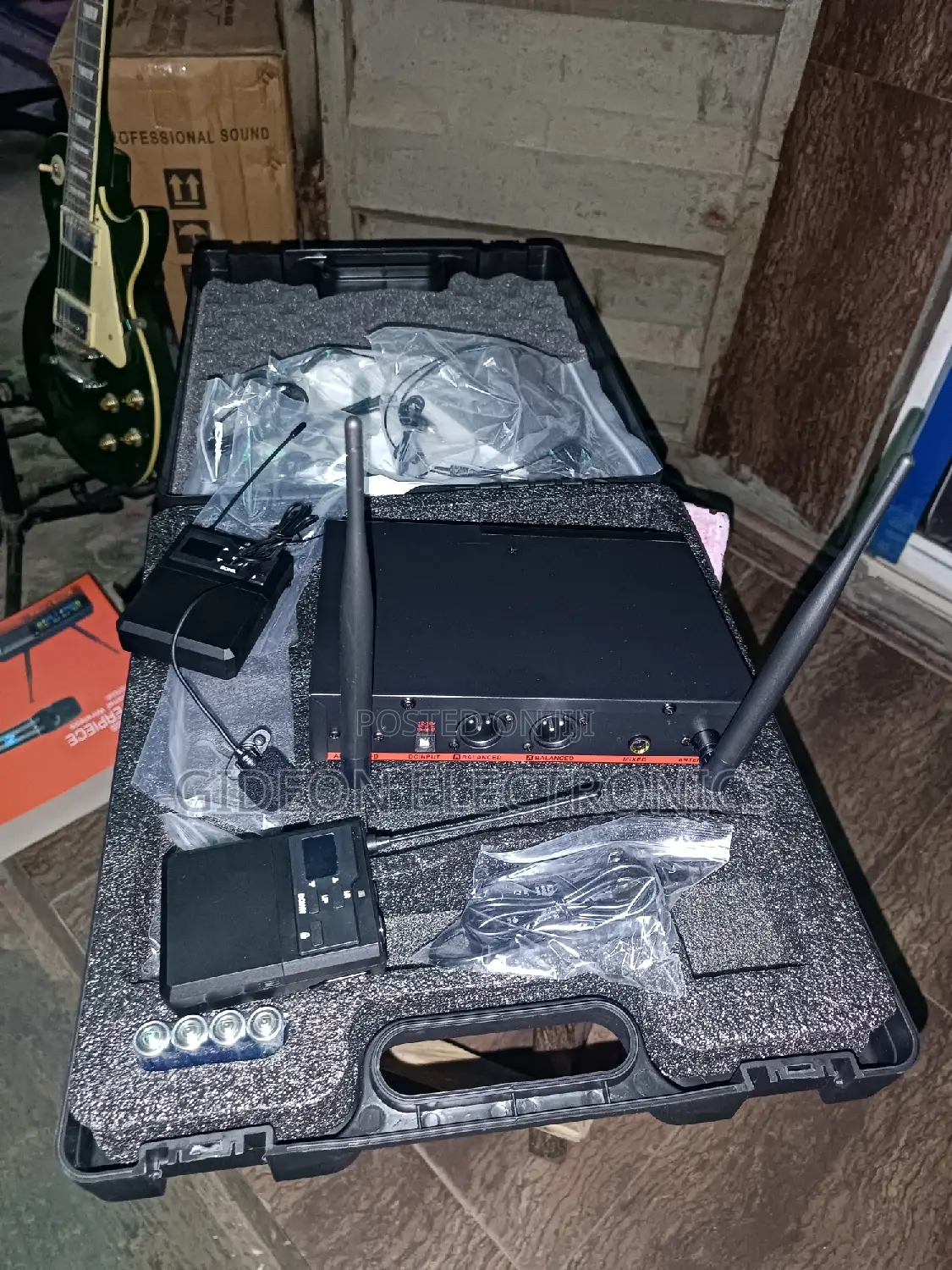 JBL Lapel and Headset Wireless Microphone Urx 9900