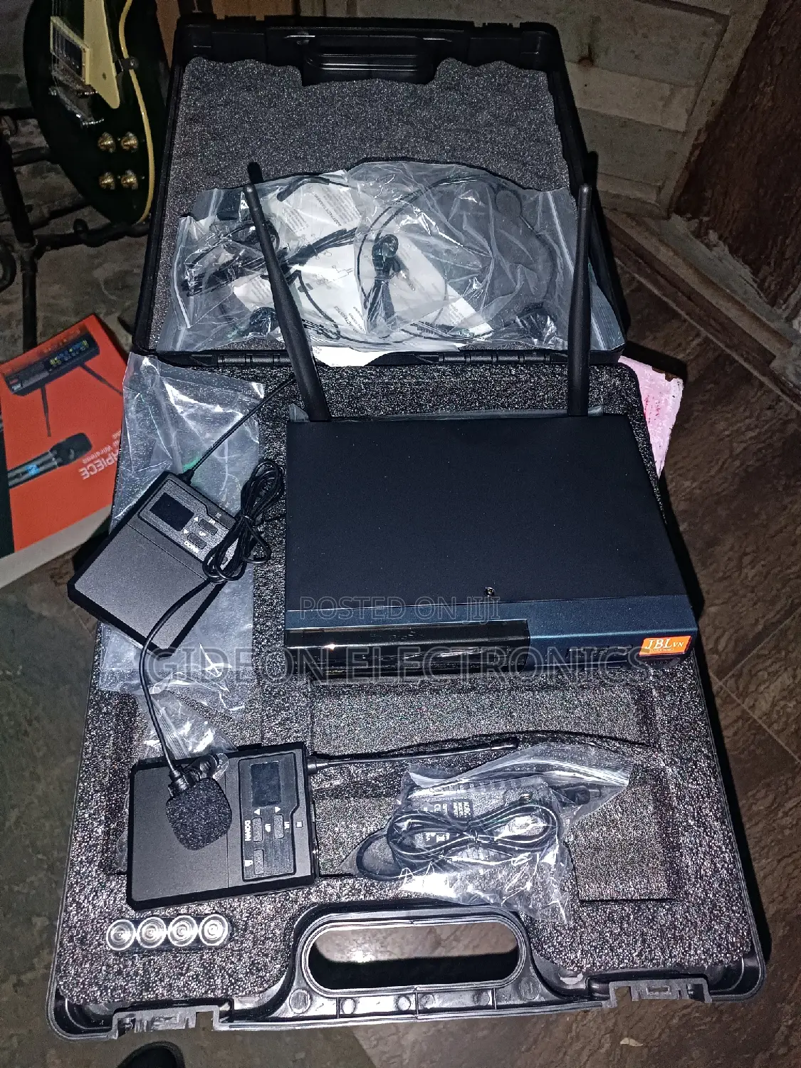 JBL Lapel and Headset Wireless Microphone Urx 9900