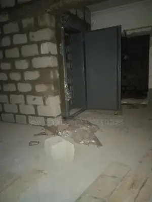 Build Strong Room And Vault Door