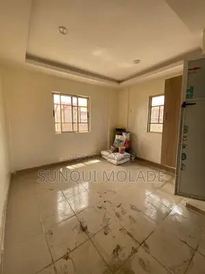 3bdrm Apartment in Alagomeji for rent