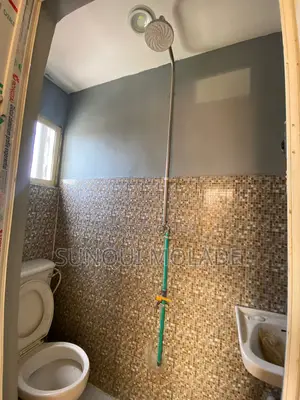 3bdrm Apartment in Alagomeji for rent