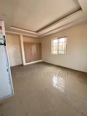 3bdrm Apartment in Alagomeji for rent