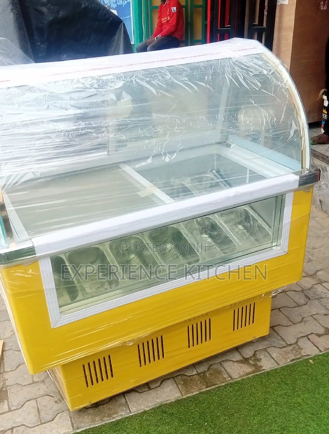 12 Plate Ice Cream Display