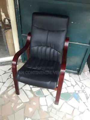Retro Style Executive Leather Chair