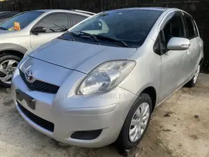 Toyota Yaris Base Hatchback 3dr 2010 Silver