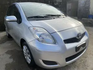 Toyota Yaris Base Hatchback 3dr 2010 Silver