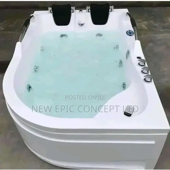 Jacuzzi With Radio and Remote