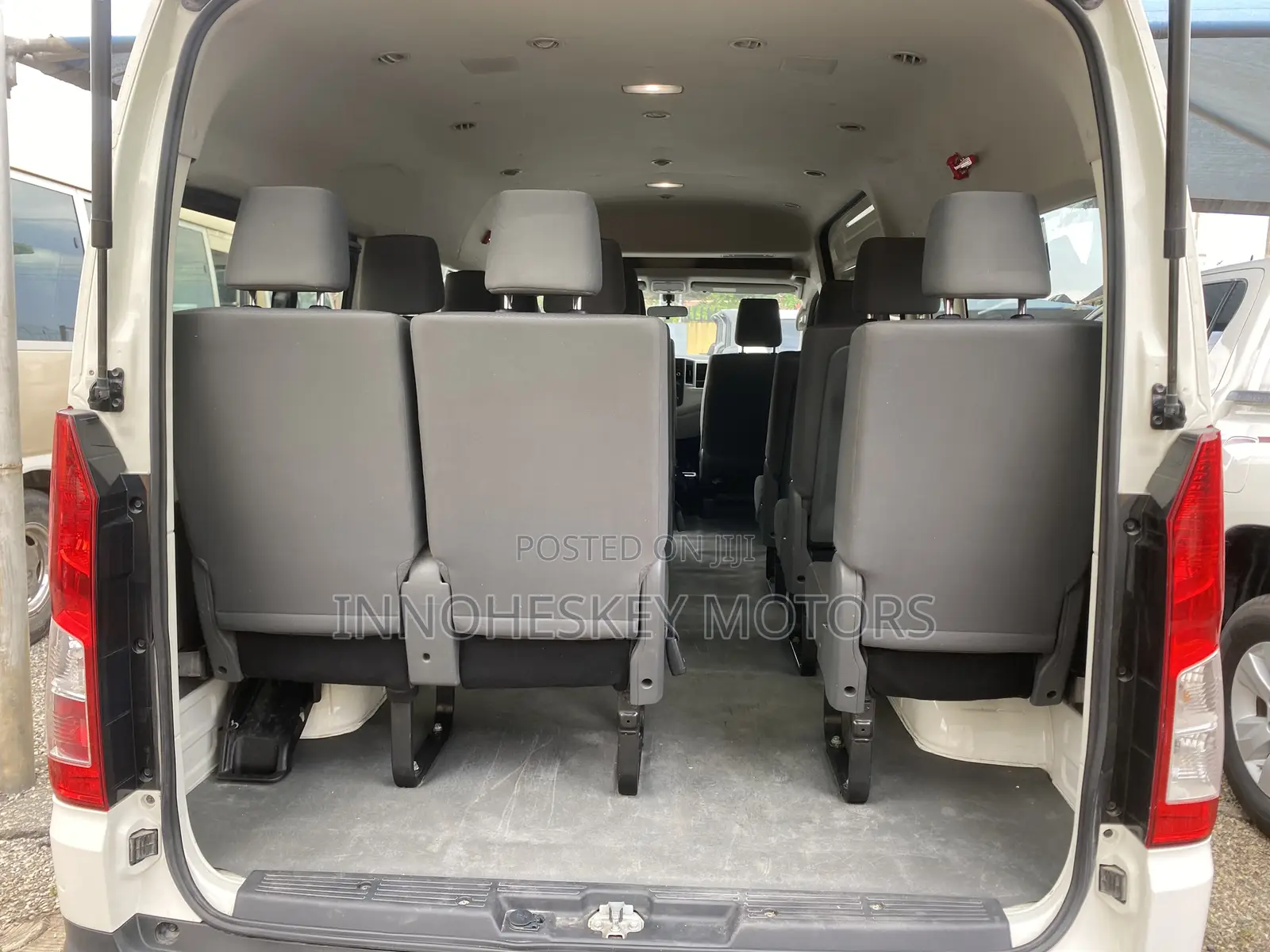 Toyota HiAce 2019 White