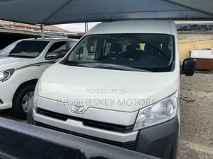 Toyota HiAce 2019 White