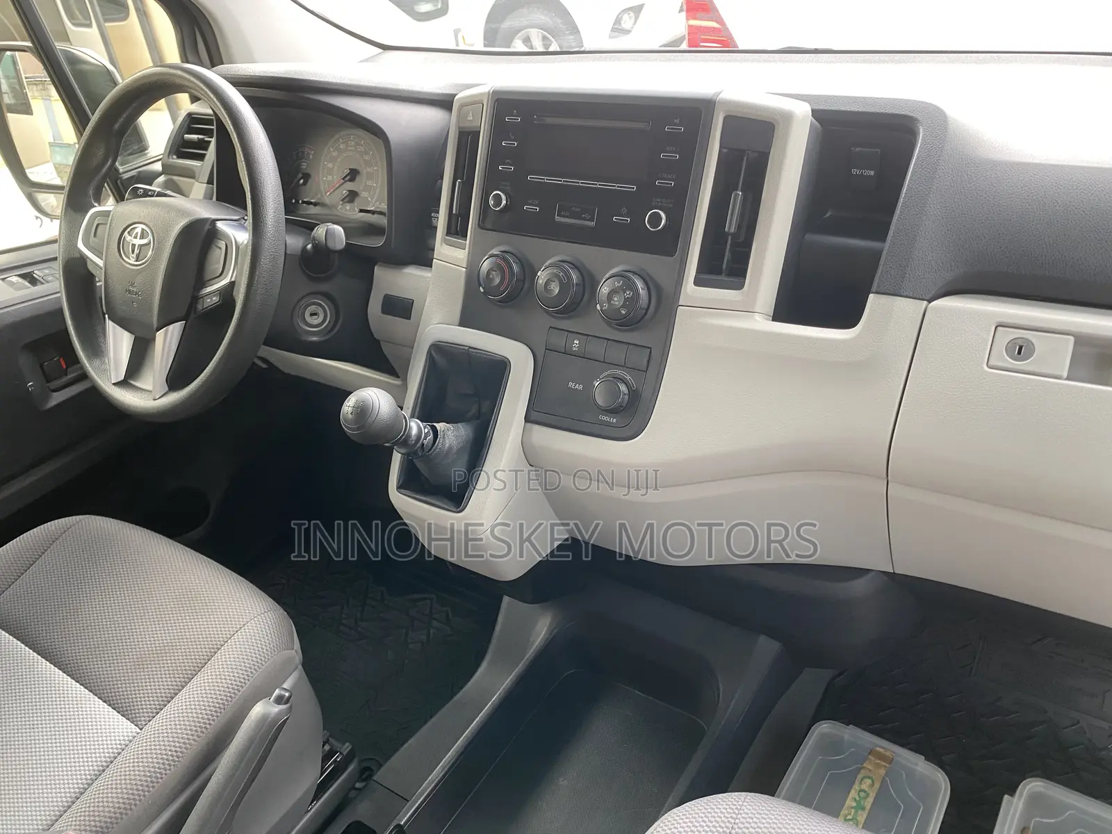 Toyota HiAce 2019 White