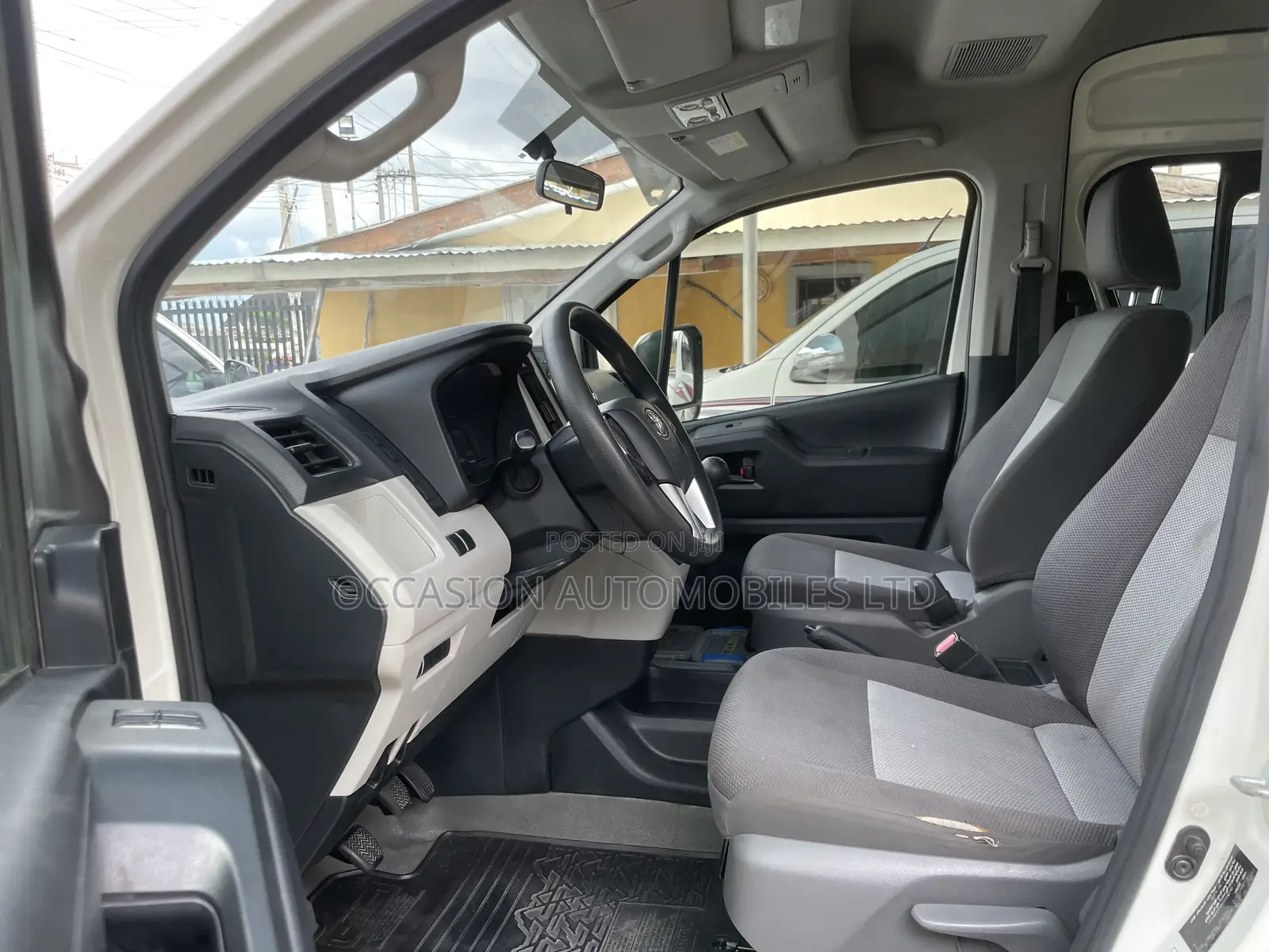 Toyota HiAce 2019 White