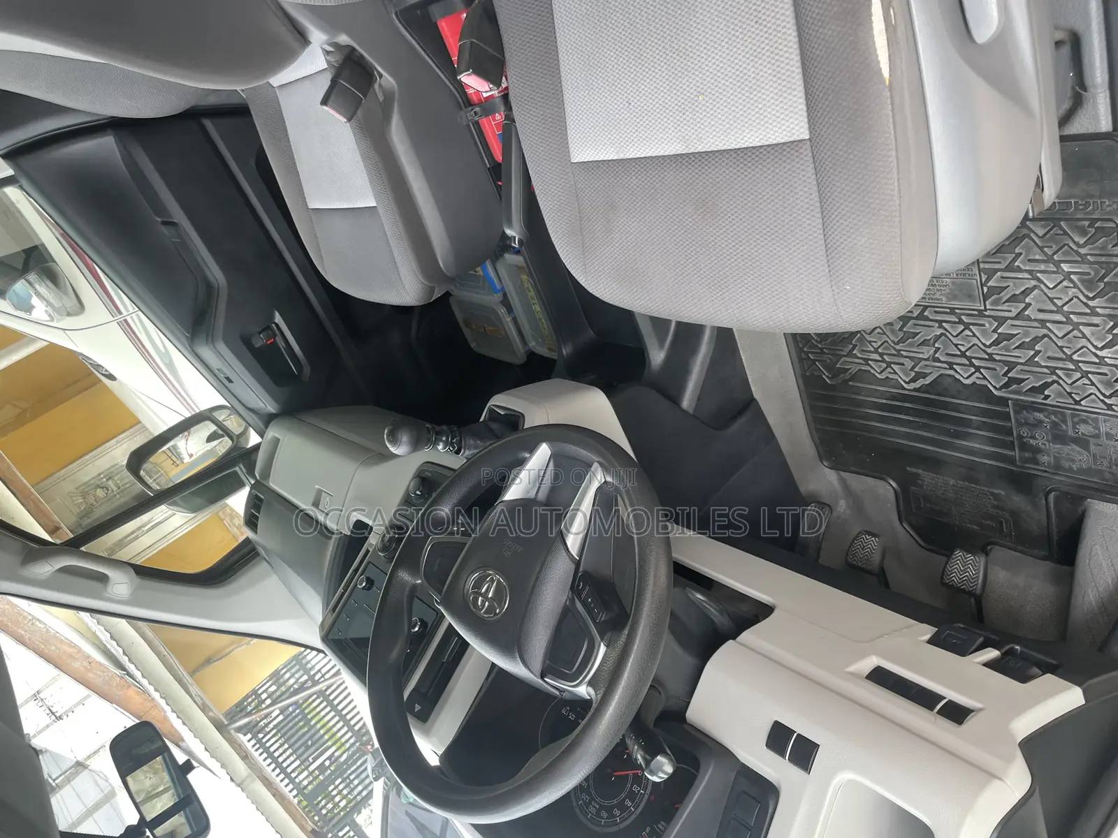 Toyota HiAce 2019 White
