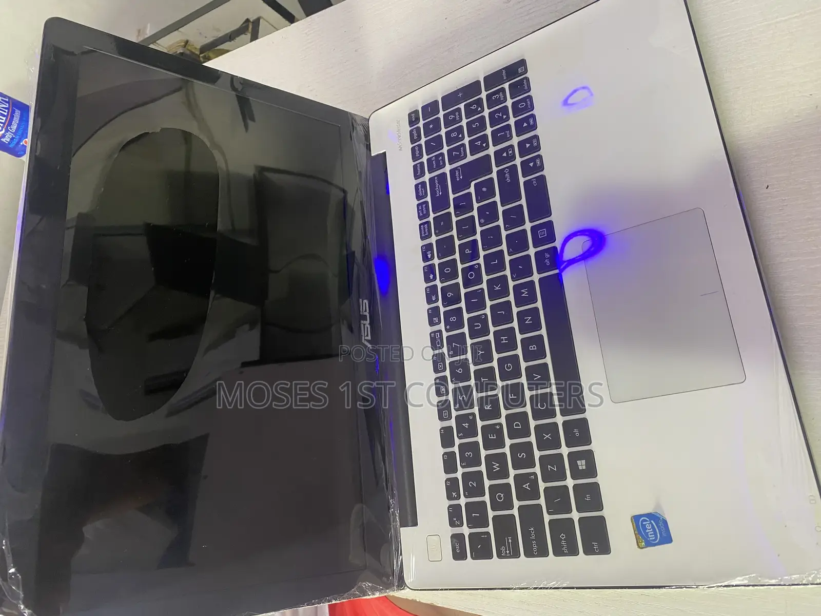 New Laptop Asus 4GB Intel SSD 256GB