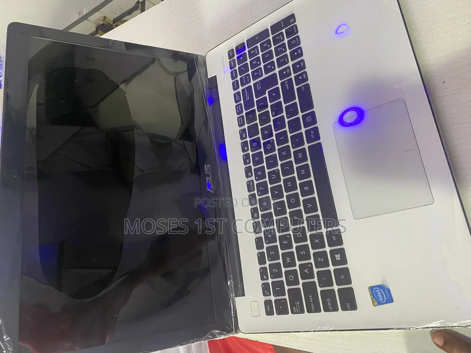 New Laptop Asus 4GB Intel SSD 256GB