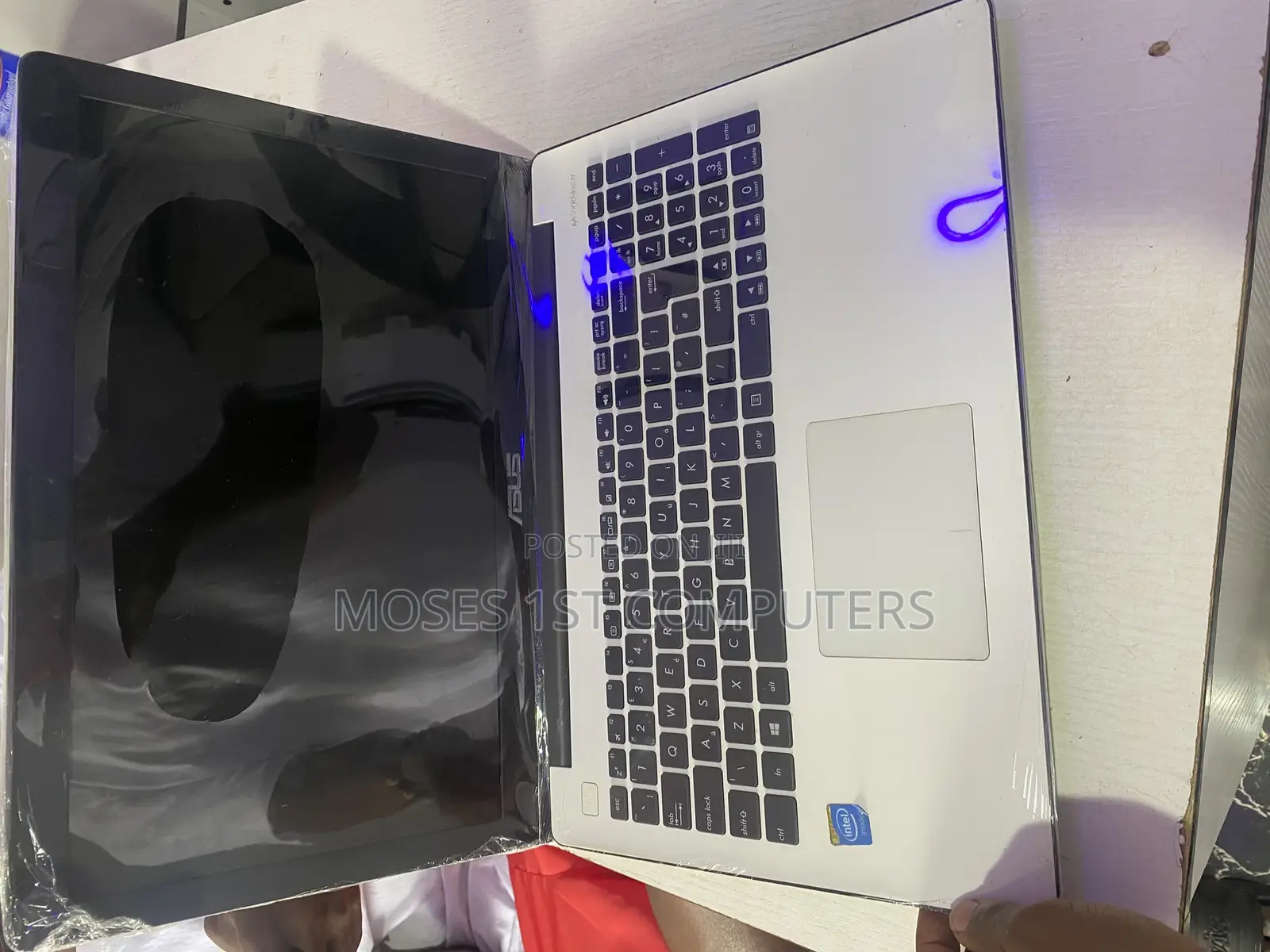New Laptop Asus 4GB Intel SSD 256GB