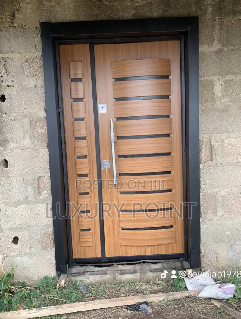 4ft Luxury Door ‘,.