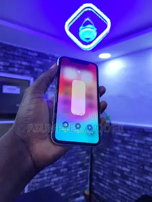 Apple iPhone XR 64 GB White