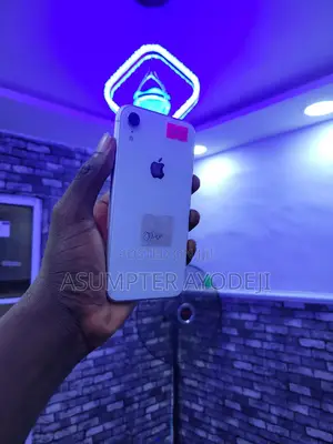 Apple iPhone XR 64 GB White