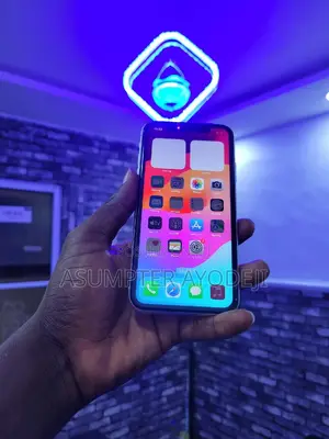 Apple iPhone XR 64 GB White