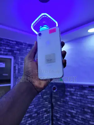 Apple iPhone XR 64 GB White