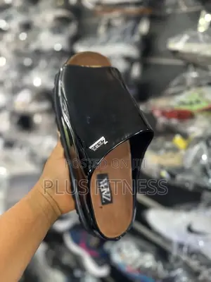 Zara Slides