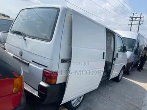 Volkswagen Transporter 2002 White
