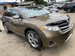Toyota Venza V6 AWD 2010 Gold