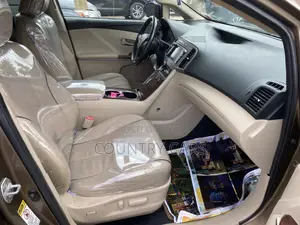 Toyota Venza V6 AWD 2010 Gold