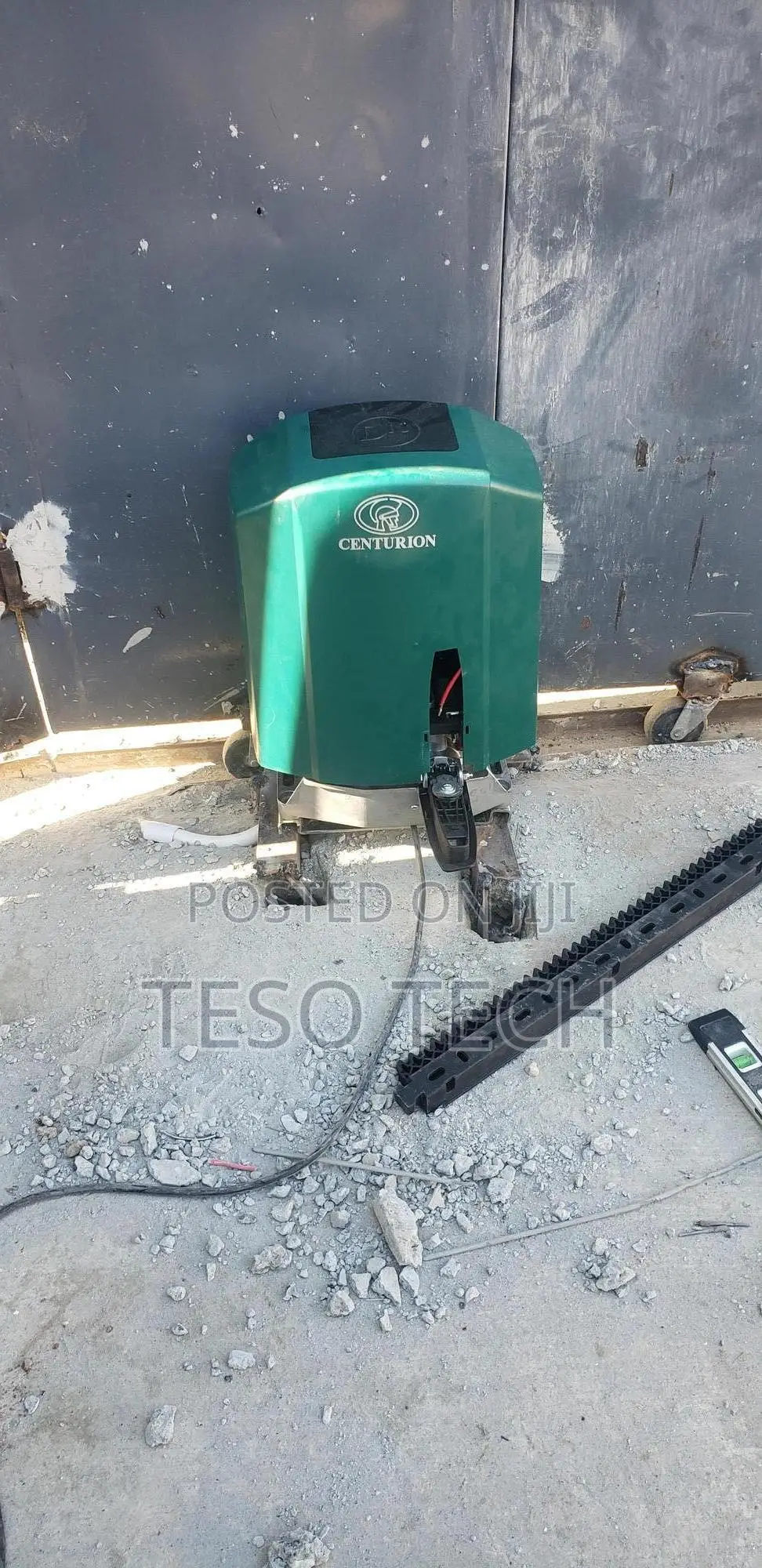 Instate An Automatic Sliding Gate