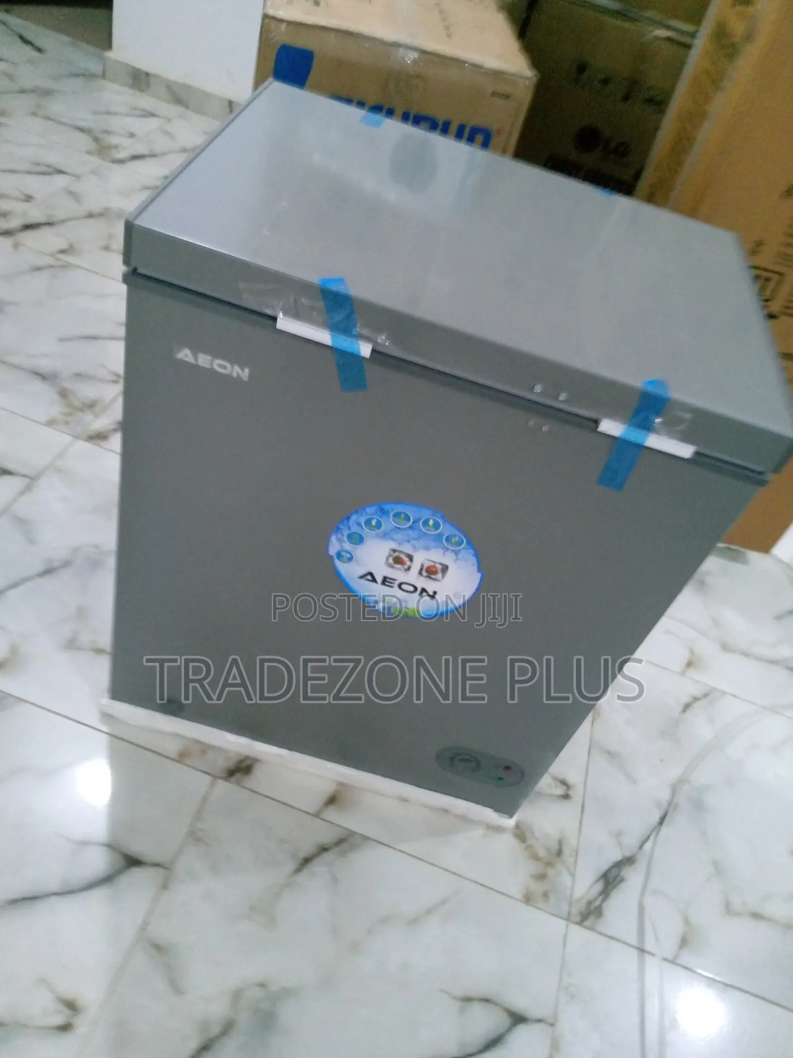 Durable Aeon Chest Freezer With Lock+Basket