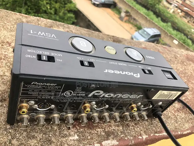 Pioneer VSW-1 Automatic Pro Video Switcher for DVJ-X1 System in