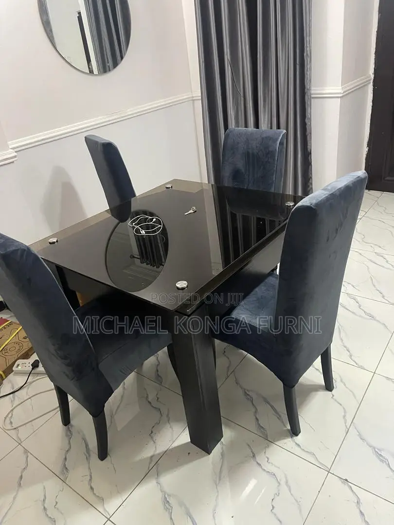 Simple 4 Seater Dinning