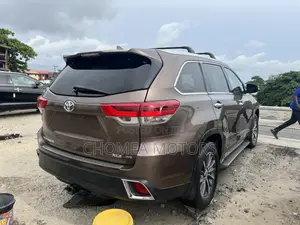 Toyota Highlander 2016